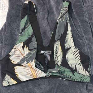 Beach Riot Swim - REVOLVE Dallas Bikini Top in Black Palm
BEACH RIOT Beach Riot Swim - REVOLVE Dallas Bikini Top in Black Palm
BEACH RIOT